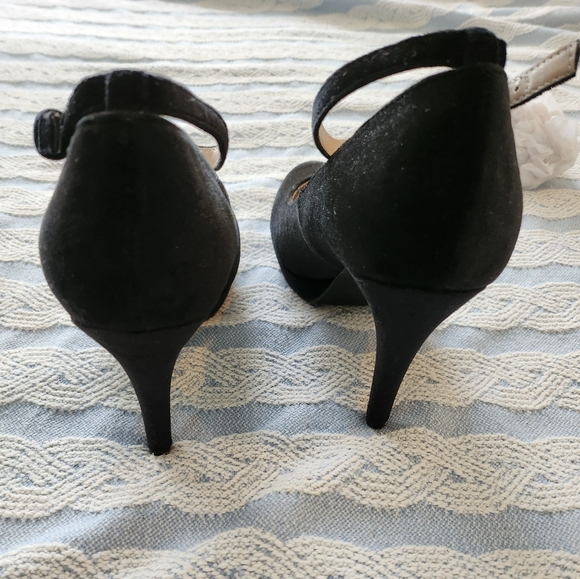 Black Velvet Ankle Strappy Platform Heels 7.5M Unisa EUC - Picture 4 of 6